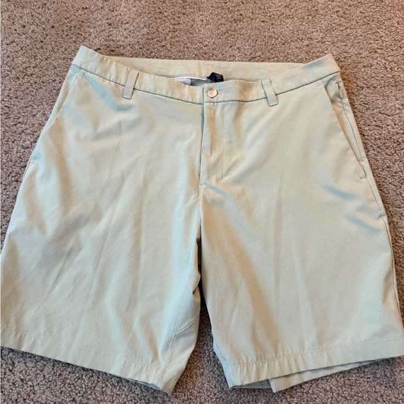 Lululemon Athletica Green Flat Front Shorts Lightweight Casual - Picture 1 of 7